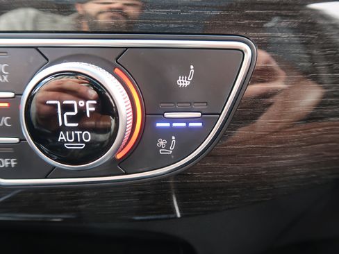 Used 2018 Audi Q7 3.0T Prestige image 26