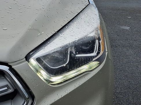 Used 2017 Ford Escape Titanium image 9