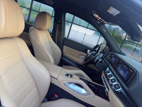 Used 2024 Mercedes-Benz GLS 450 4MATIC image 18