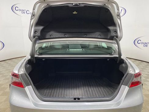 Used 2023 Toyota Camry SE w/ Cold Weather Package image 6