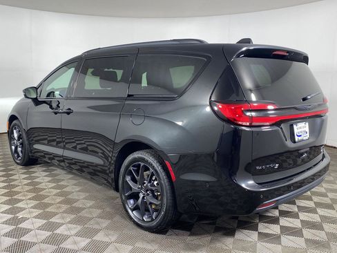 Used 2022 Chrysler Pacifica Limited w/ S Appearance Package AWD/4WD image 4