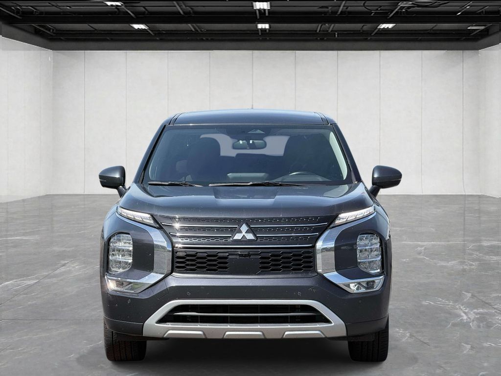 Used 2024 Mitsubishi Outlander SE Black Edition FWD image 2