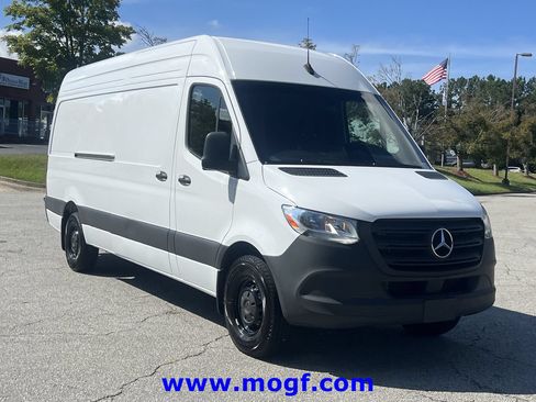 Used 2025 Mercedes-Benz Sprinter 2500 image 4