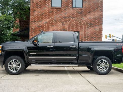 Used 2018 Chevrolet Silverado 2500 High Country w/ Duramax Plus Package AWD/4WD image 6