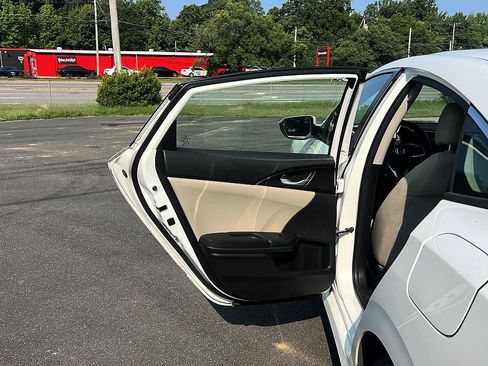 Used 2016 Honda Civic EX image 22