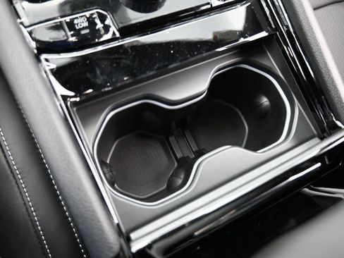 Used 2024 Jeep Grand Cherokee Overland w/ Luxury Tech Group IV image 28