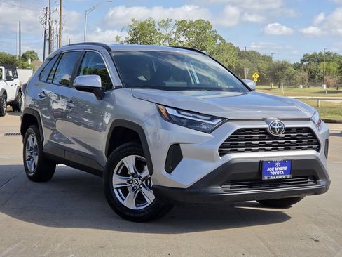 Used 2025 Toyota RAV4 XLE FWD image 2