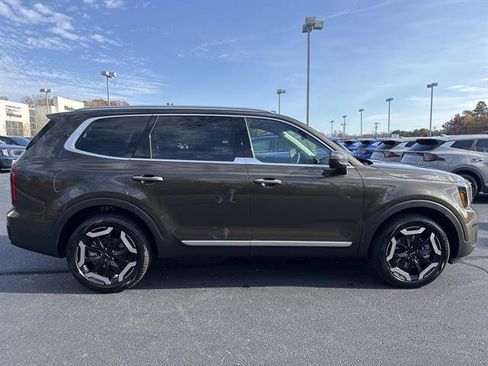 New 2025 Kia Telluride S image 7