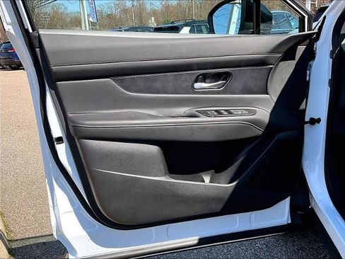 Certified 2025 Nissan Murano SV AWD/4WD image 9