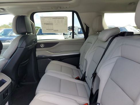 New 2025 Lincoln Navigator L Reserve image 12