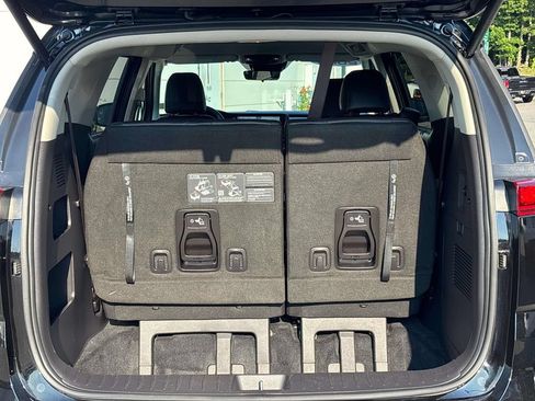 Used 2024 Kia Carnival EX FWD image 15