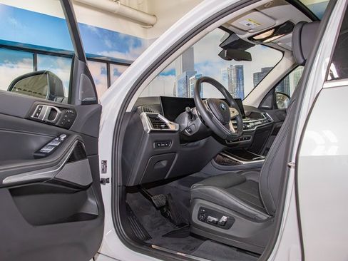 Certified 2025 BMW X7 xDrive40i image 13