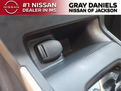 Used 2018 Nissan Sentra SV FWD image 18