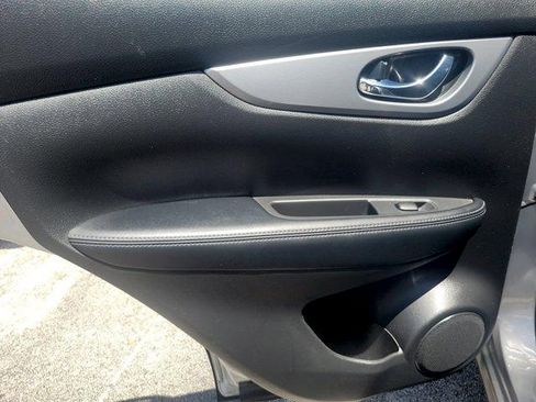 Used 2020 Nissan Rogue Sport SL FWD image 18