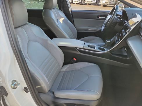 Used 2020 Toyota Avalon XSE image 19