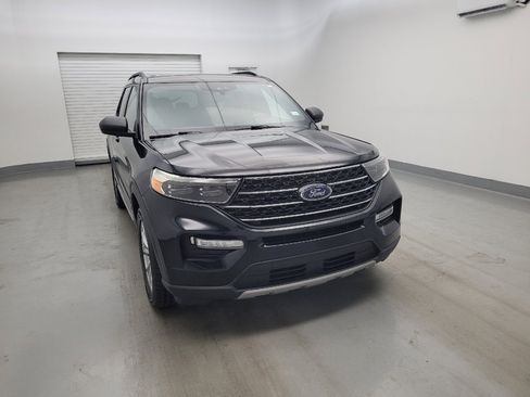 Used 2020 Ford Explorer XLT w/ Equipment Group 202A AWD/4WD image 14