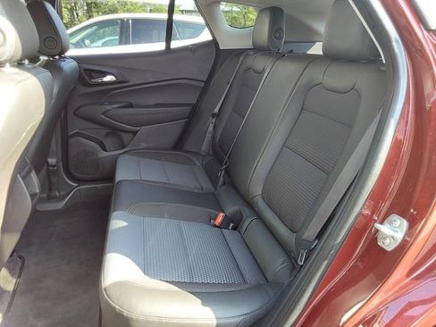 Used 2025 Chevrolet Trax LT FWD image 12