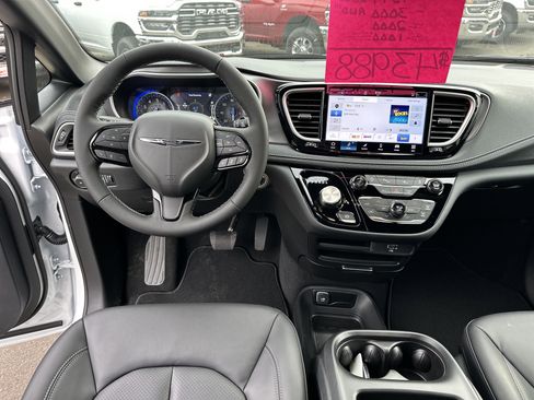 New 2026 Chrysler Pacifica Select w/ S Appearance Package image 13