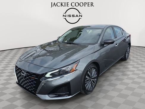 Used 2025 Nissan Altima 2.5 SV image 1