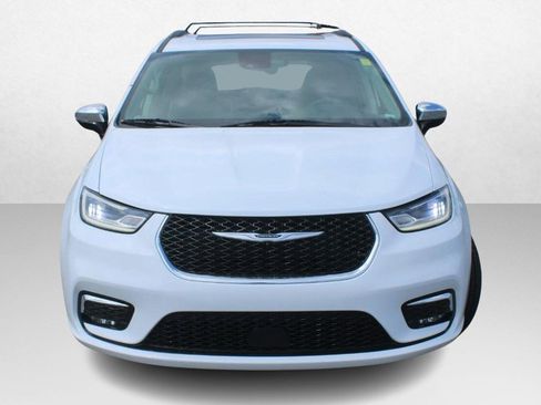 Used 2023 Chrysler Pacifica Limited image 10