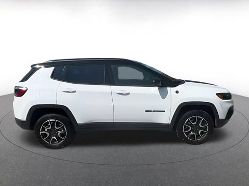 Used 2025 Jeep Compass Trailhawk AWD/4WD image 13