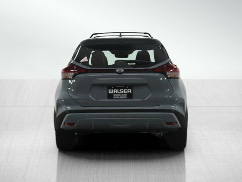 Used 2022 Nissan Kicks SR w/ Premium Package image 4