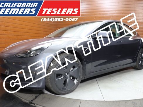 Used 2023 Tesla Model 3 Standard Range image 1