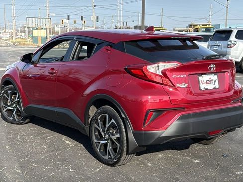 Used 2018 Toyota C-HR XLE image 5
