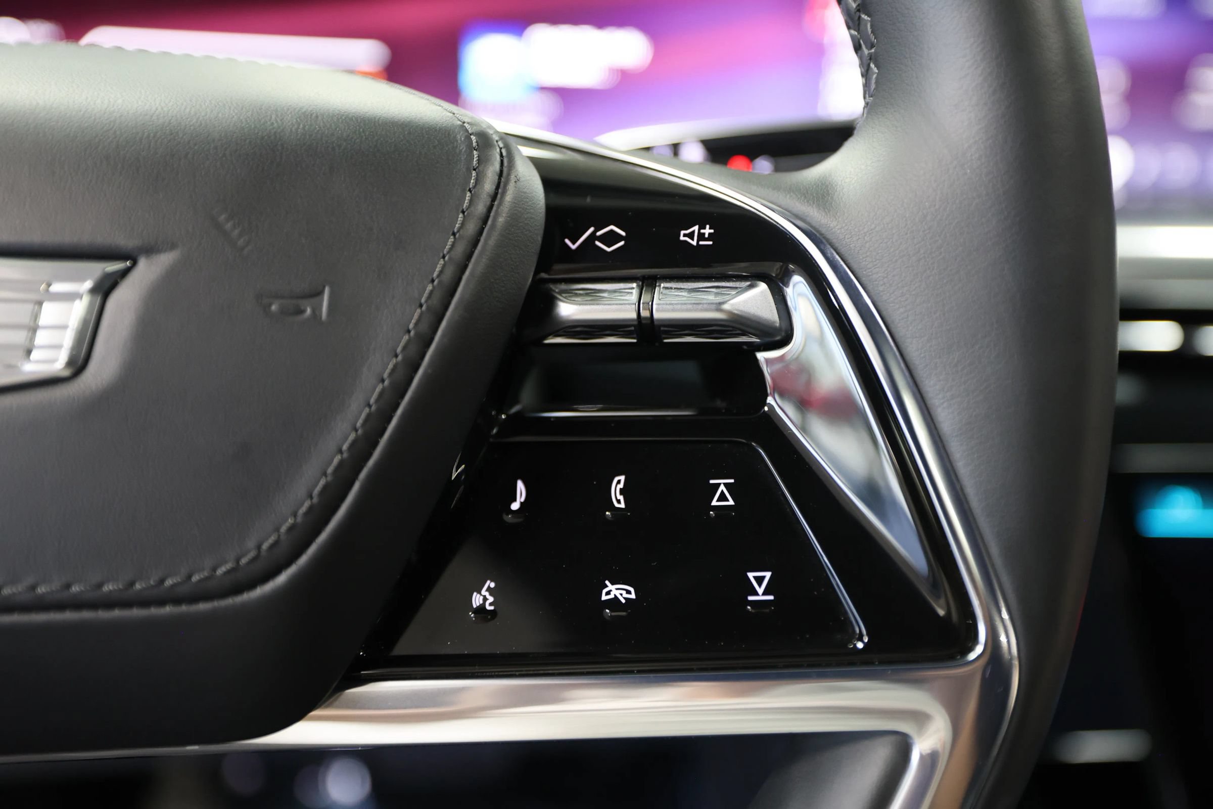 Used 2025 Cadillac Escalade IQ Sport 2 AWD/4WD image 40