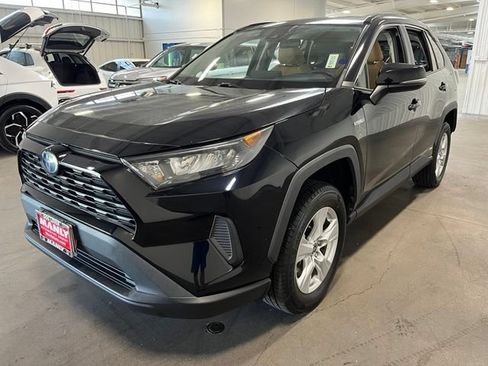 Used 2021 Toyota RAV4 LE AWD/4WD image 7