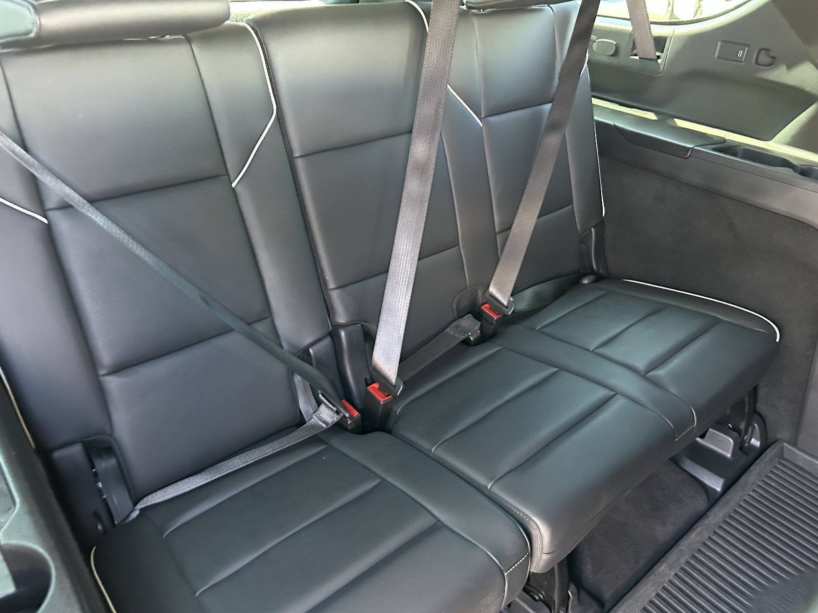 Certified 2025 Cadillac Escalade ESV Premium Luxury w/ LPO, Floor Liner Package AWD/4WD image 15