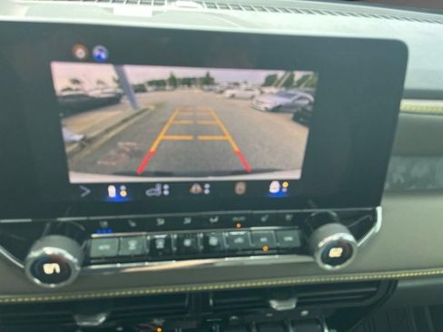 Used 2026 Chevrolet Colorado ZR2 w/ Technology Package AWD/4WD image 15
