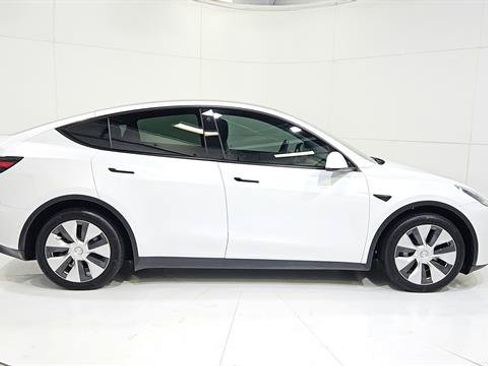 Used 2021 Tesla Model Y Long Range AWD/4WD image 9