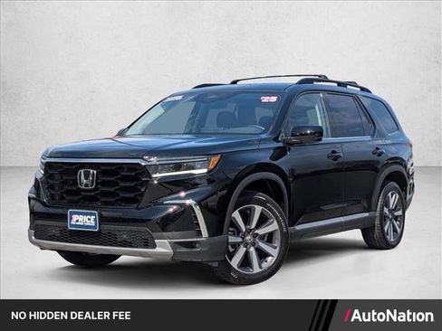 Used 2025 Honda Pilot Touring image 1