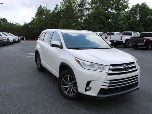 Used 2018 Toyota Highlander XLE AWD/4WD image 15