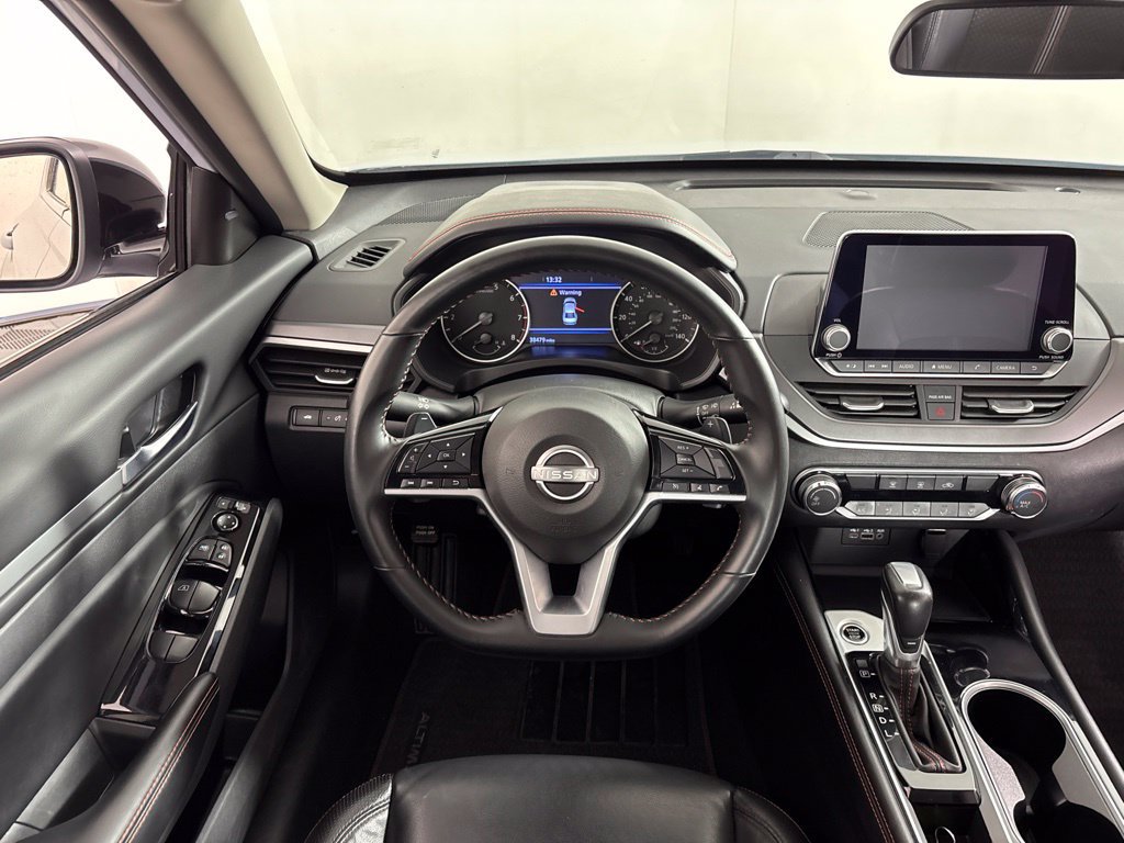 Used 2025 Nissan Altima 2.5 SR FWD image 2