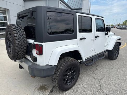 Used 2012 Jeep Wrangler Unlimited Sahara w/ Dual Top Group AWD/4WD image 5