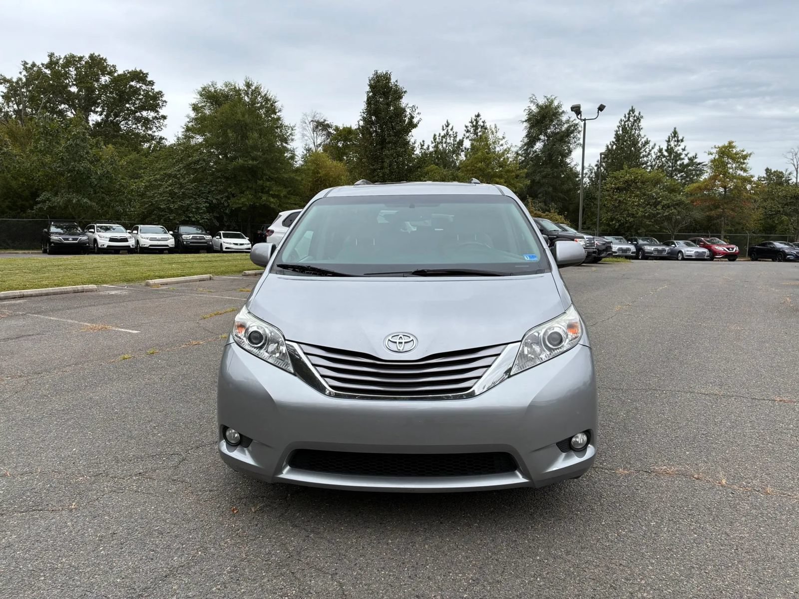 Used 2015 Toyota Sienna XLE FWD image 13