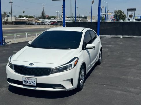 Used 2017 Kia Forte LX FWD image 1