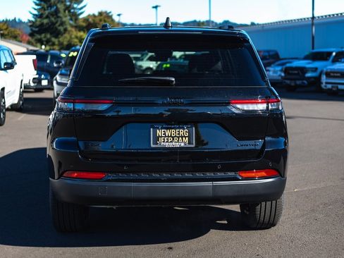 New 2025 Jeep Grand Cherokee Limited w/ Black Appearance Package image 9