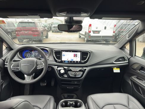 New 2026 Chrysler Pacifica Select FWD image 28