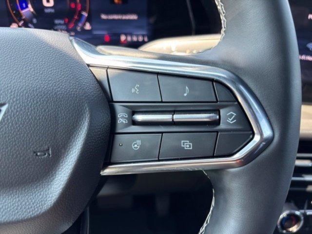 Used 2025 Chevrolet Traverse LT AWD/4WD image 19