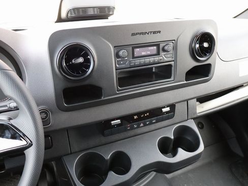 New 2025 Mercedes-Benz Sprinter 2500 image 28
