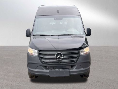 Used 2024 Mercedes-Benz Sprinter 2500 image 2