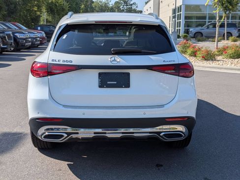 Used 2023 Mercedes-Benz GLC 300 4MATIC w/ Exclusive Trim Package image 4