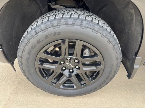 Used 2025 Chevrolet Silverado 1500 Custom w/ Turbomax Blackout Package AWD/4WD image 21