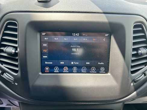 Used 2018 Jeep Compass Latitude w/ Popular Equipment Group AWD/4WD image 16