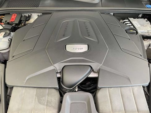Certified 2023 Porsche Cayenne AWD/4WD image 24