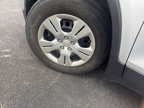 Used 2018 Chevrolet Trax LS image 29