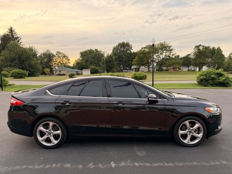 Used 2013 Ford Fusion SE FWD image 5
